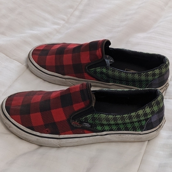 Red and Green checked plaid vans size men's 7 or woman's 8.5 - Picture 1 of 8